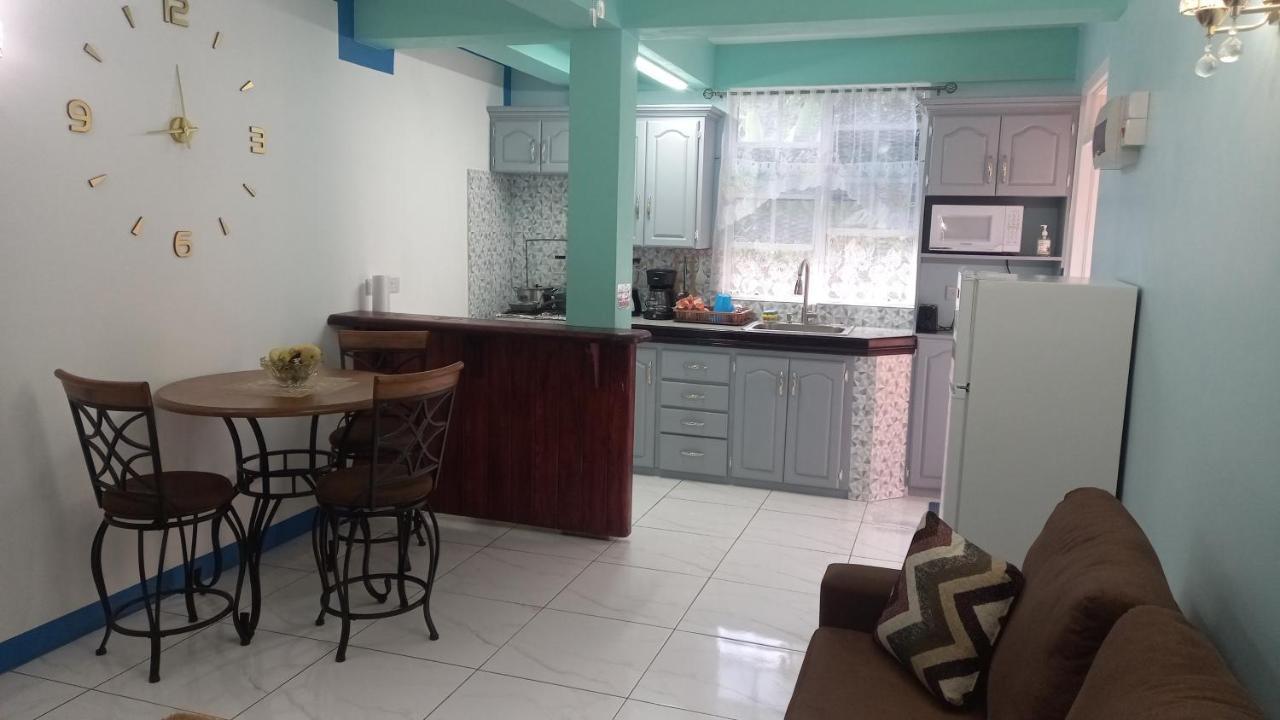 Cozy Vacation Retreat With Free Parking Apartment โรโซ ภายนอก รูปภาพ